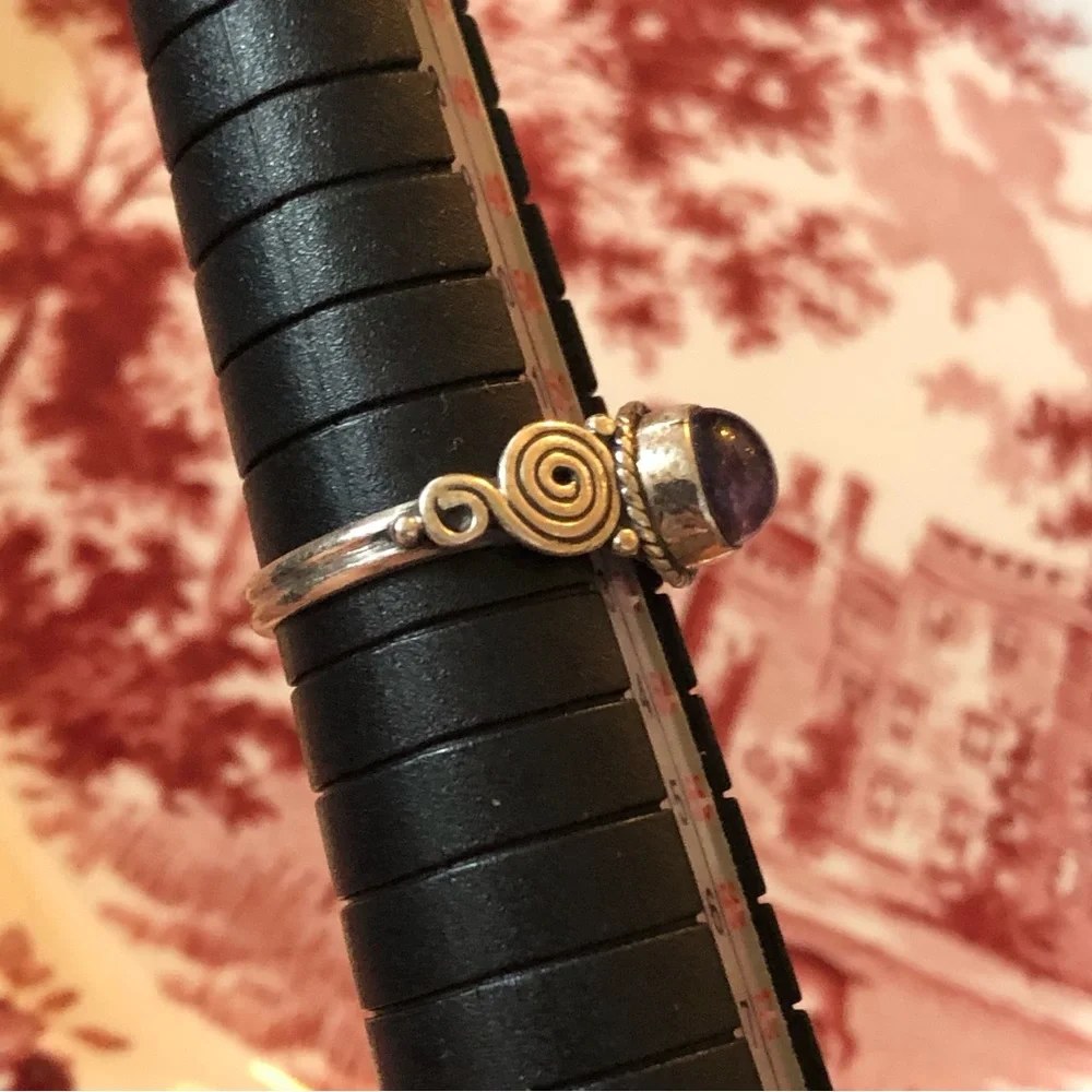 Vintage silver metal boho ring w/ purple stone cabochon amethyst? sz 6
